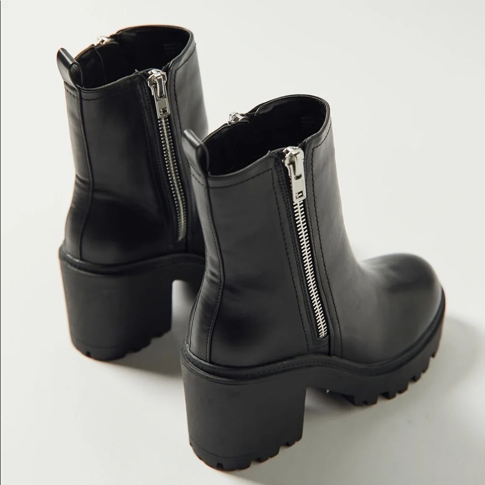 NWT Urban Outfitters Zip-Up boot black (8) - Picture 2 of 14